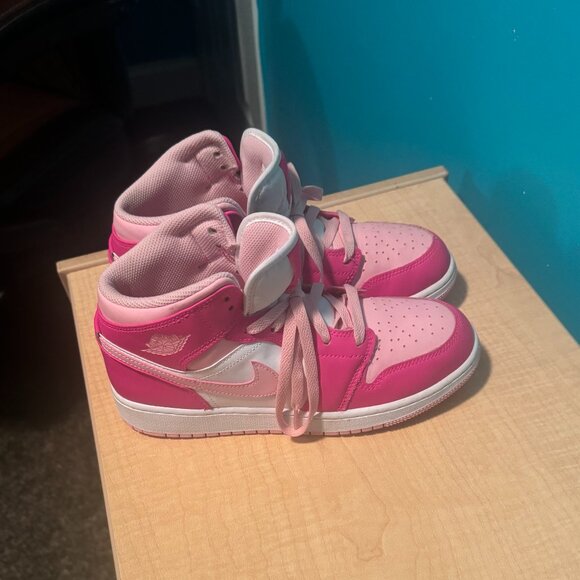 Nike Air Jordan 1 Mid Fierce Pink ~ 6.5Y (or 8W) - Picture 3 of 8
